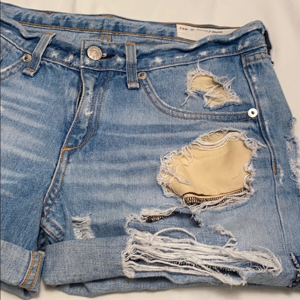 Women’s rag & bone size 25 denim distressed shorts